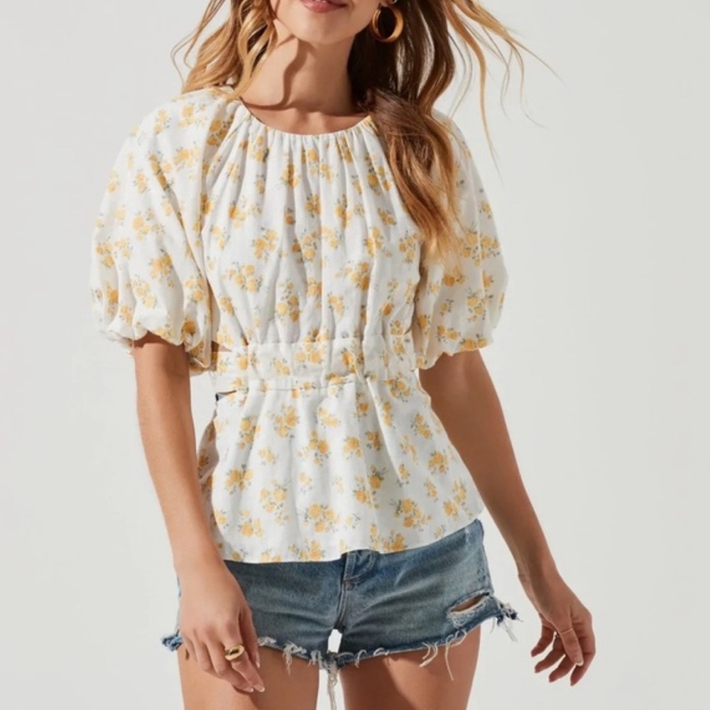 NWT ASTR The Label Yellow Floral Vendetti Top